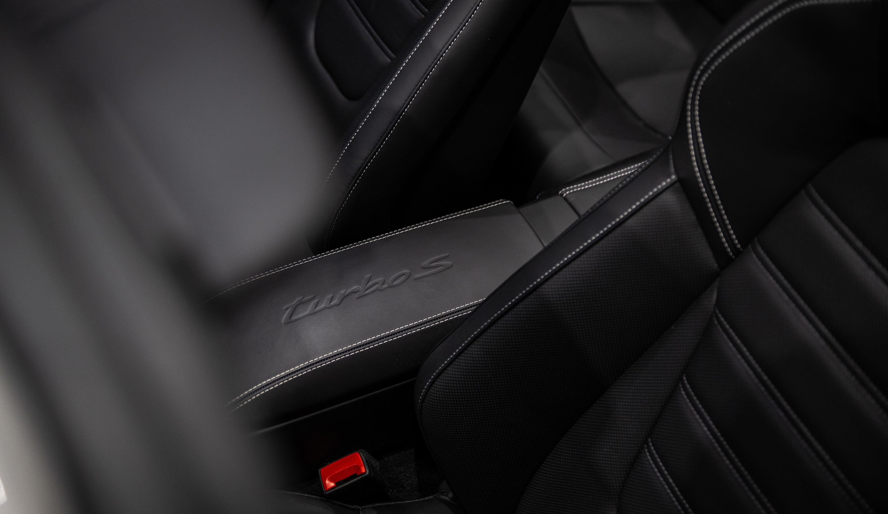 Page Content 4_content_image_1749042088934691321.jpg Financieren / Leasen | ROS Automotive