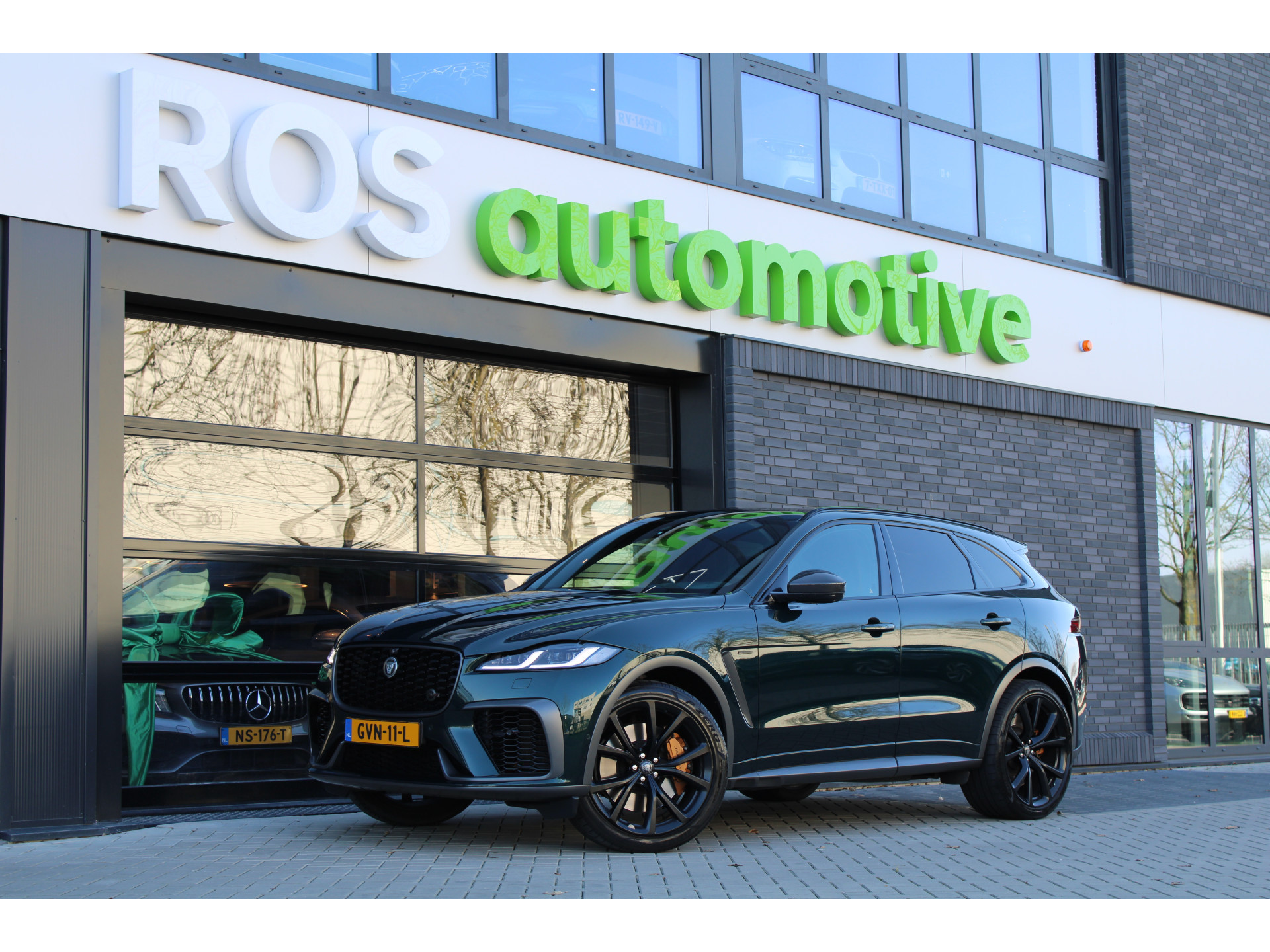 Jaguar F-Pace 5.0 V8 S/C AWD SVR 43912618-0.jpg | ROS Automotive