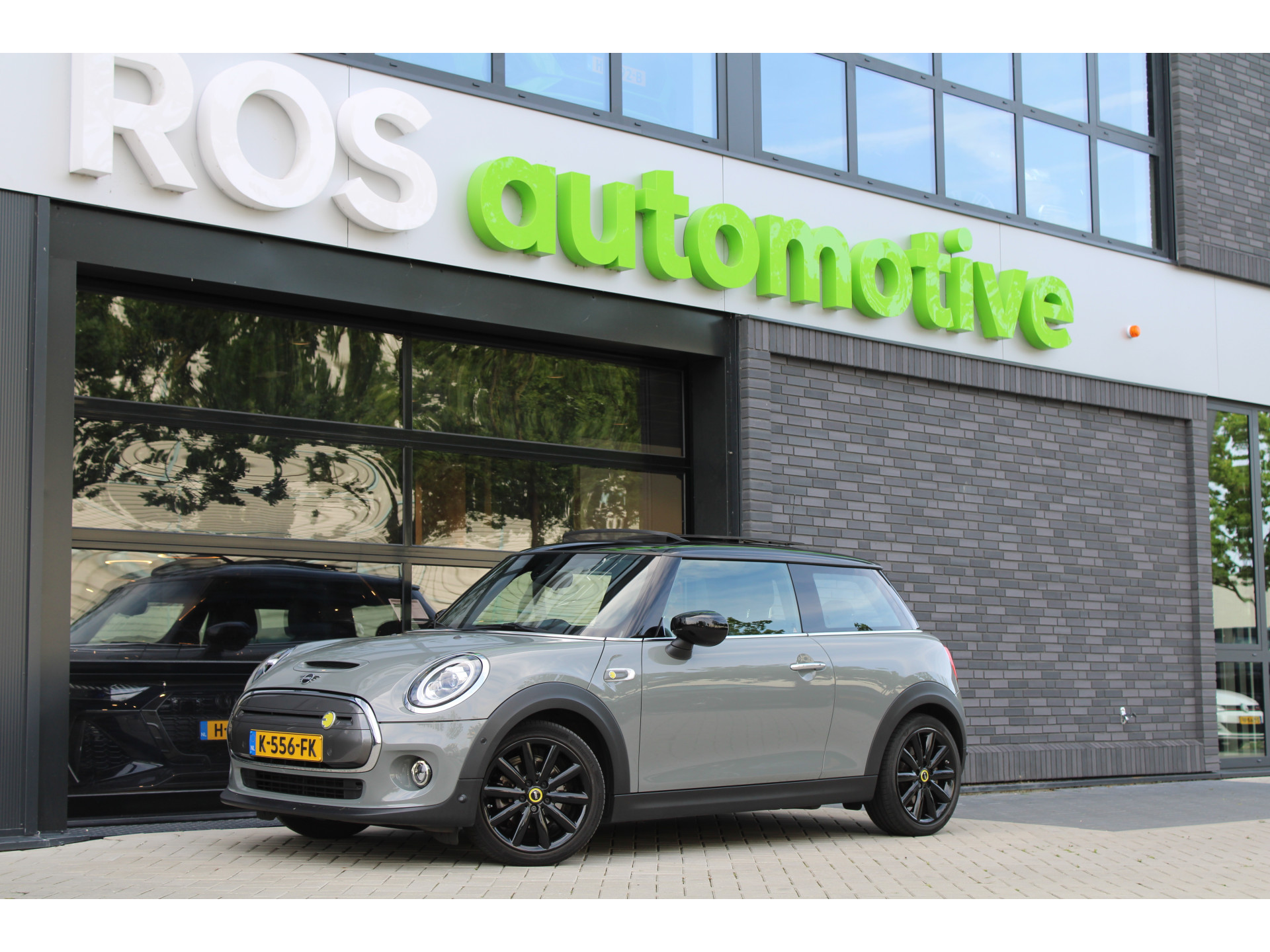MINI Mini Electric Yours 33 kWh 45679252-0.jpg | ROS Automotive
